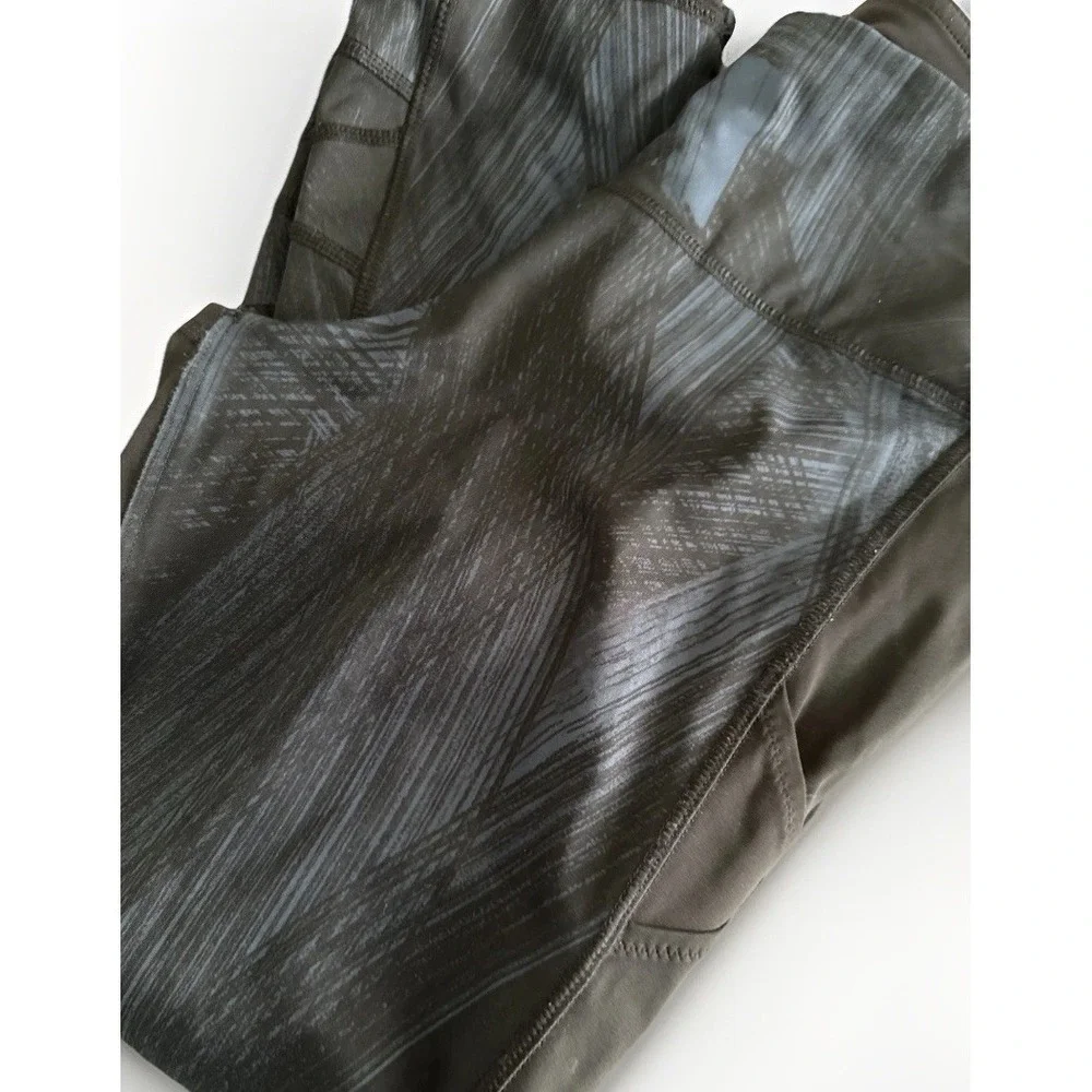LULULEMON Size 8 Black With Pattern 25